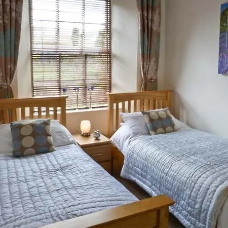 Riverside Walk Apartment *